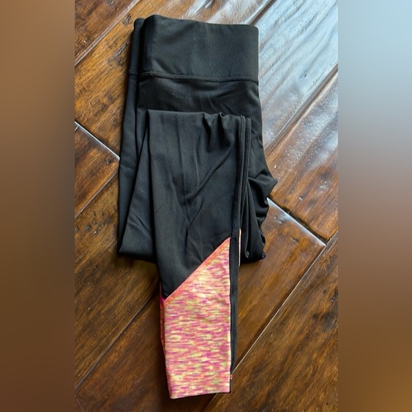 Victoria’s Secret PINK Yoga Leggings - Picture 3 of 6